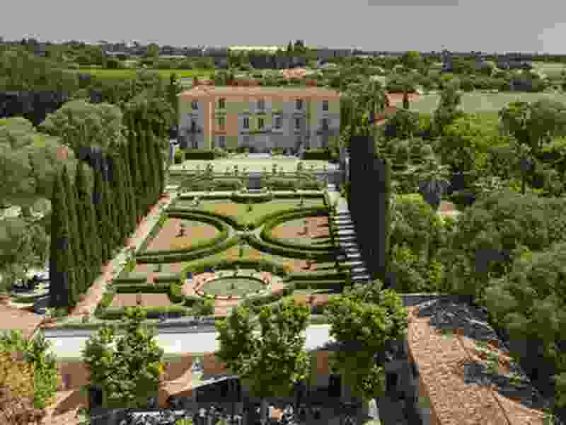 Le-chateau-de-Flaugergues.jpg